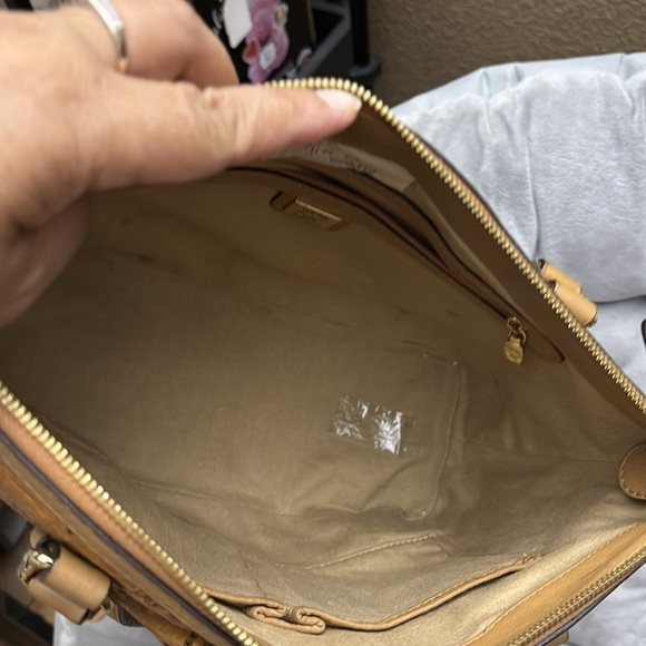 MCM Shoulder Bag Tote with Zipper closure - Picture 8 of 10